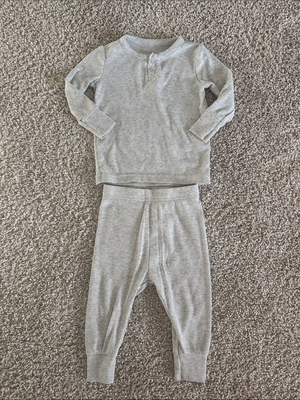 Old Navy Baby Light Gray Long Sleeve Ribbed Kids Pajama Set 6-12 M